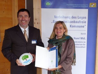 Bürgermeister Jürgen Spahl mit bayerischer Umweltsekretärin Melanie Huml